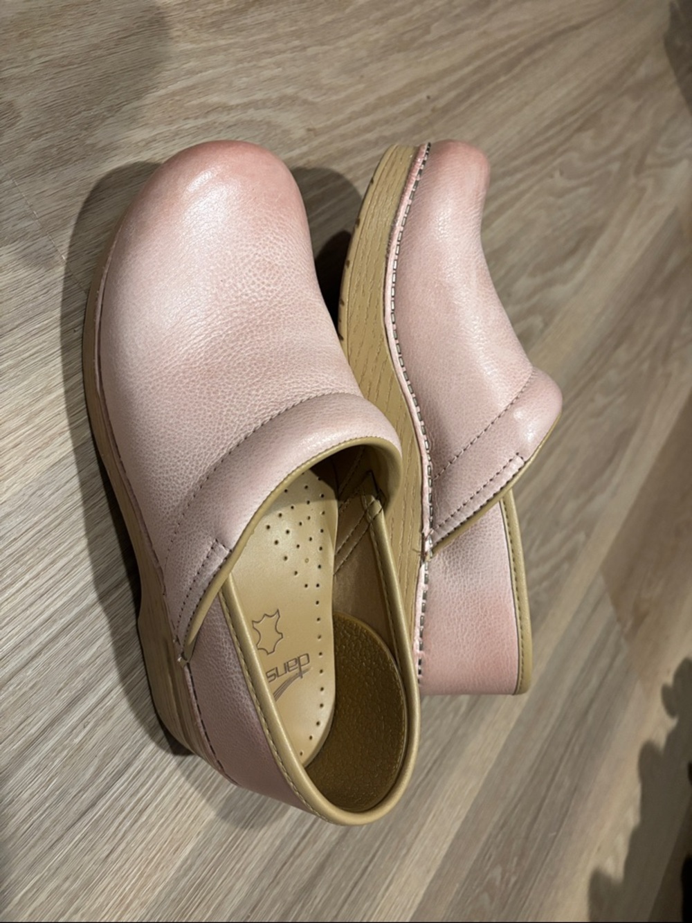 Dansko professional milled burnished pink Leather Clogs 39